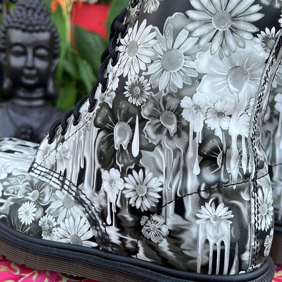 🌺 Rare Black & White Dr. Martens Slime Floral Drip Boots 🌺 - Picture 5 of 17